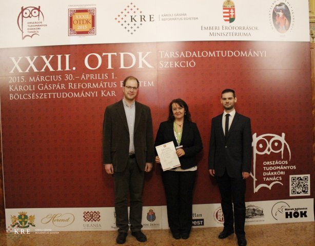 OTDK fal előtt készült képek